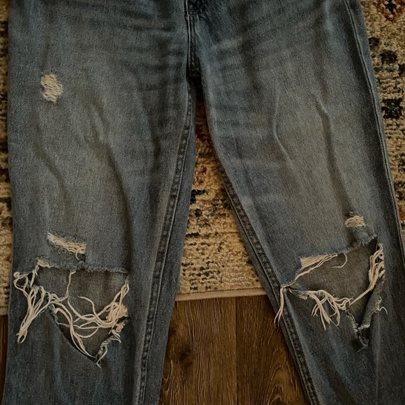 AERO RIPPED MOM JEANS - Picture 2 of 3